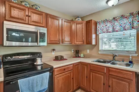 Kitchen - 100 Colonial Pine Ln, Minneola, FL 34715 photo 3 of 4