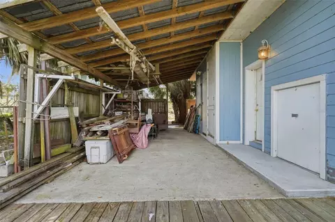 Exterior - 400 Lakeshore Dr, Eustis, FL 32726 photo 3 of 4