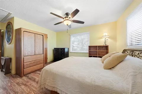 Bedroom - 400 Lakeshore Dr, Eustis, FL 32726 photo 2 of 3