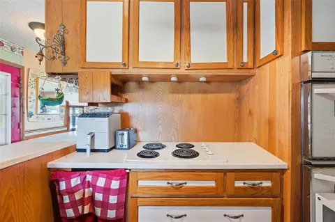 Kitchen - 400 Lakeshore Dr, Eustis, FL 32726 photo 2 of 4