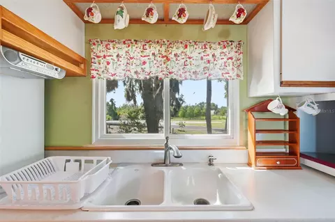 Kitchen - 400 Lakeshore Dr, Eustis, FL 32726 photo 3 of 4