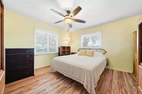 Bedroom - 400 Lakeshore Dr, Eustis, FL 32726 photo 1 of 3