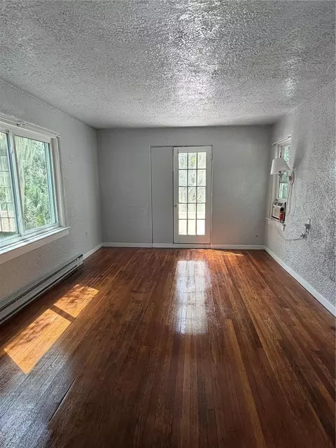 Living - 19 W Pendleton Ave, Eustis, FL 32726 photo 2 of 3