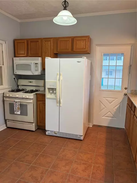 Kitchen - 19 W Pendleton Ave, Eustis, FL 32726 photo 2 of 5