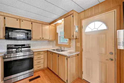 Kitchen - 162 Woodmere Dr #A, Eustis, FL 32726 photo 2 of 3