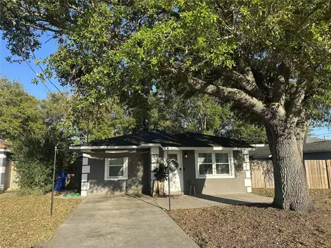 806 N Joanna Ave, Tavares, FL 32778