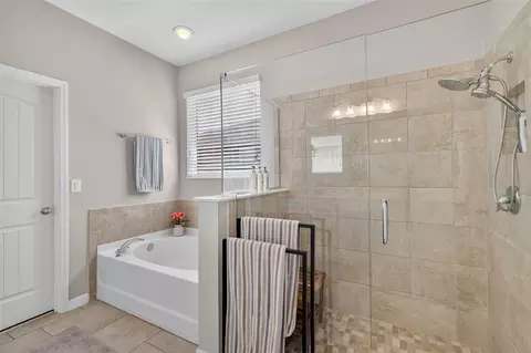 Bath - 4036 Brookshire Cir, Eustis, FL 32736 photo 2 of 6