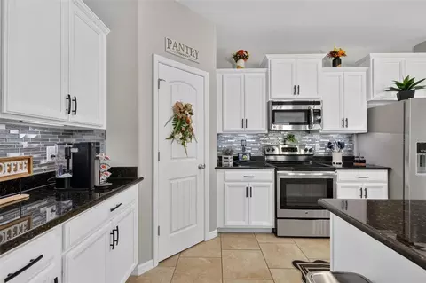 Kitchen - 4036 Brookshire Cir, Eustis, FL 32736 photo 3 of 5