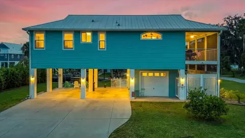 2120 NW 15th St, Crystal River, FL 34428