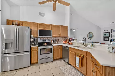 Kitchen - 2670 Winchester Cir, Eustis, FL 32726 photo 2 of 3