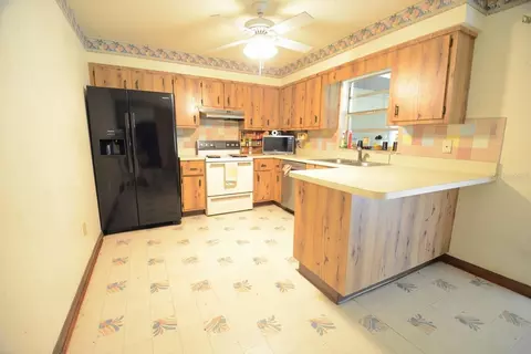 Kitchen - 155 NE 43rd Ave, Ocala, FL 34470 photo 2 of 2