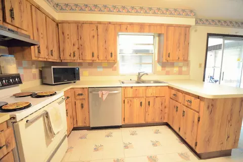 Kitchen - 155 NE 43rd Ave, Ocala, FL 34470 photo 1 of 2