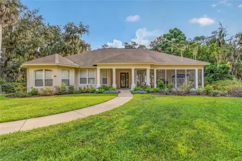 9211 Silver Lake Dr, Leesburg, FL 34788