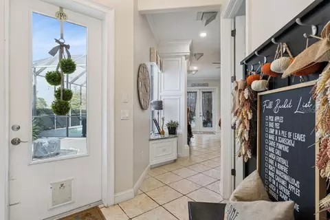 Entry Way - 1066 Ceasars Ct, Mount Dora, FL 32757 photo 2 of 3