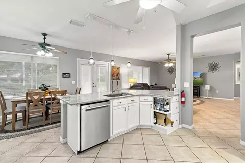 Kitchen - 9561 SE 124th Loop, Summerfield, FL 34491 photo 2 of 3