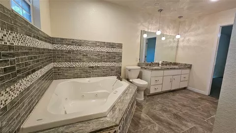 Bath - 25 E Chesley Ave, Eustis, FL 32726 photo 4 of 5