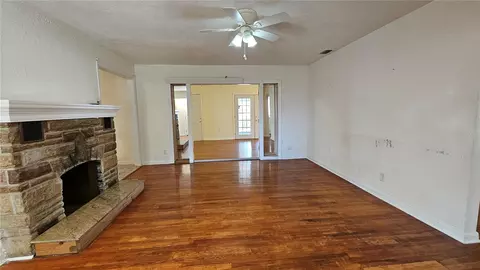 Living - 25 E Chesley Ave, Eustis, FL 32726 photo 1 of 8