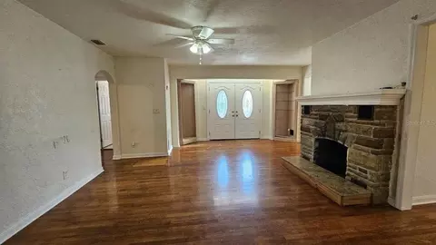 Living - 25 E Chesley Ave, Eustis, FL 32726 photo 2 of 8