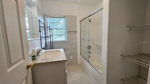 Bath - 25 E Chesley Ave, Eustis, FL 32726 photo 1 of 5