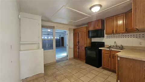 Kitchen - 25 E Chesley Ave, Eustis, FL 32726 photo 4 of 4