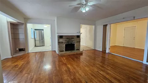 Living - 25 E Chesley Ave, Eustis, FL 32726 photo 4 of 8