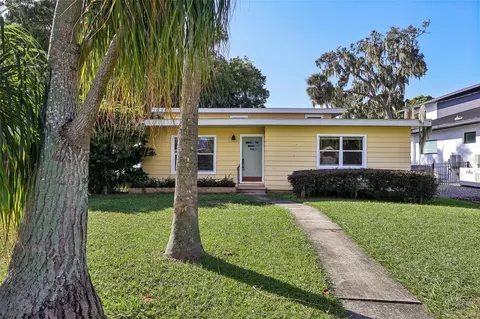 722 Lake Dora Dr, Tavares, FL 32778