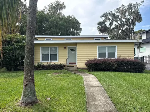 722 Lake Dora Dr, Tavares, FL 32778