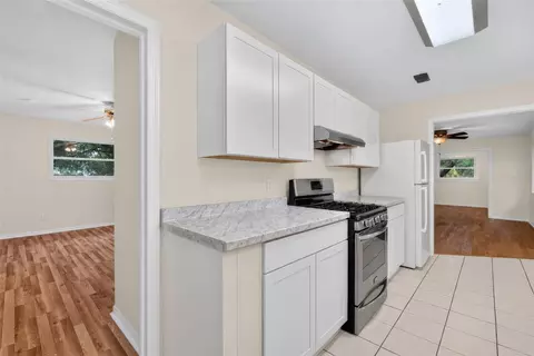 Kitchen - 552 Highland Dr, Eustis, FL 32726 photo 2 of 2
