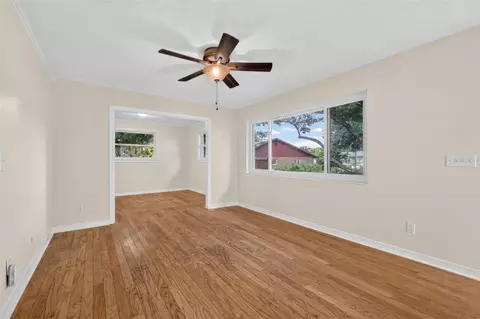 Living - 552 Highland Dr, Eustis, FL 32726 photo 2 of 4