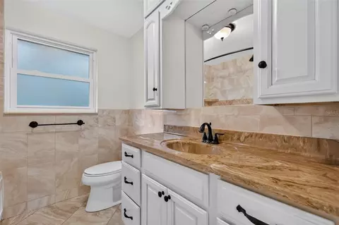 Bath - 552 Highland Dr, Eustis, FL 32726 photo 3 of 4