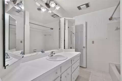Bath - 2000 Fairway Dr, Eustis, FL 32726 photo 2 of 3