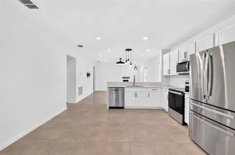Kitchen - 8359 SW 54th Loop, Ocala, FL 34481 photo 5 of 5