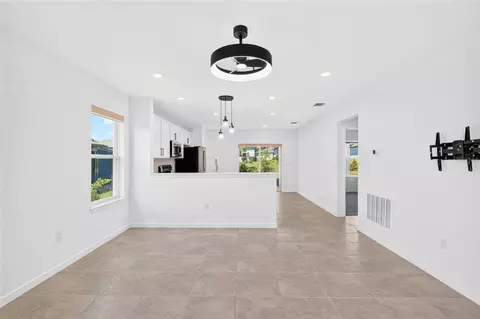 Living - 8359 SW 54th Loop, Ocala, FL 34481 photo 2 of 5