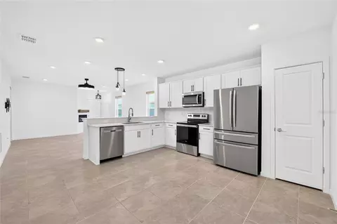 Kitchen - 8359 SW 54th Loop, Ocala, FL 34481 photo 3 of 5