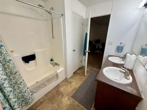 Bath - 23667 81st Rd, O Brien, FL 32071 photo 6 of 6