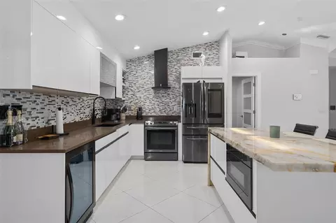 Kitchen - 39250 Forest Dr, Eustis, FL 32736 photo 3 of 3
