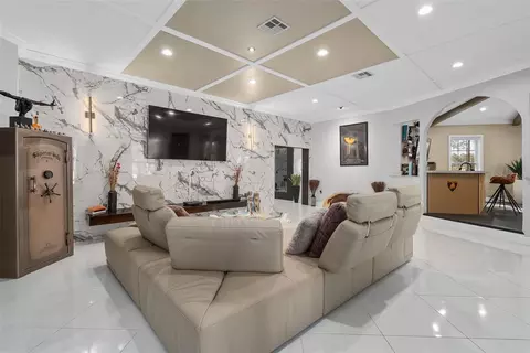 Living - 39250 Forest Dr, Eustis, FL 32736 photo 1 of 1
