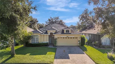 4877 Grassy Knoll Dr, Tavares, FL 32778