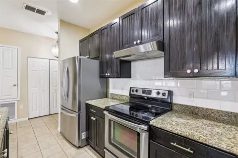 Kitchen - 1689 Strathmore Cir, Mount Dora, FL 32757 photo 2 of 4