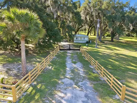 2930 Griffin Ave, Lady Lake, FL 32159
