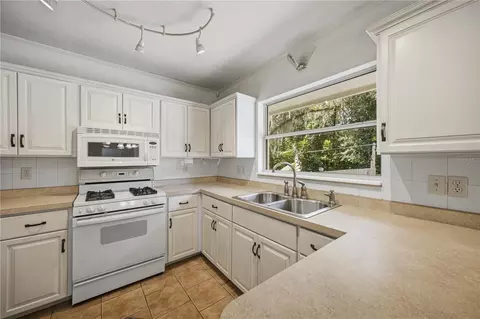 Kitchen - 1324 SE 33rd Ter, Ocala, FL 34471 photo 2 of 3