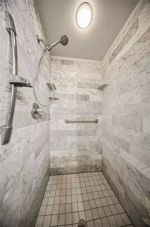 Bath - 1324 SE 33rd Ter, Ocala, FL 34471 photo 1 of 3