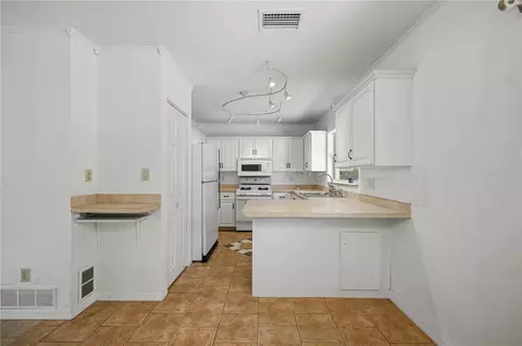 Kitchen - 1324 SE 33rd Ter, Ocala, FL 34471 photo 1 of 3