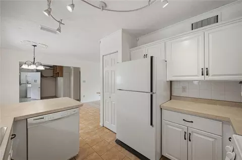 Kitchen - 1324 SE 33rd Ter, Ocala, FL 34471 photo 3 of 3
