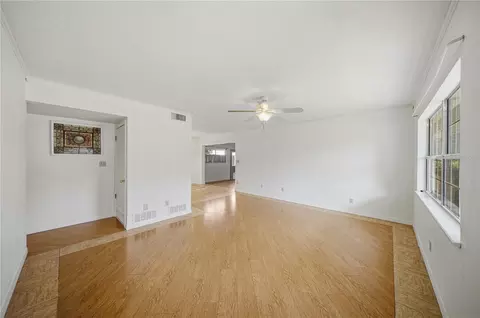 Living - 1324 SE 33rd Ter, Ocala, FL 34471 photo 1 of 4