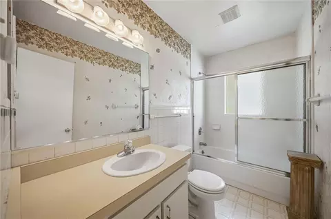 Bath - 1324 SE 33rd Ter, Ocala, FL 34471 photo 3 of 3