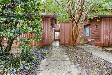 5610 SW 8th Pl, Gainesville, FL 32607