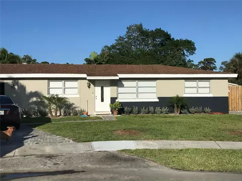 5957 Fern Ct, West Palm Beach, FL 33415