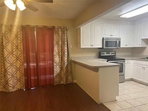 501 SW 75th St #H7, Gainesville, FL 32607
