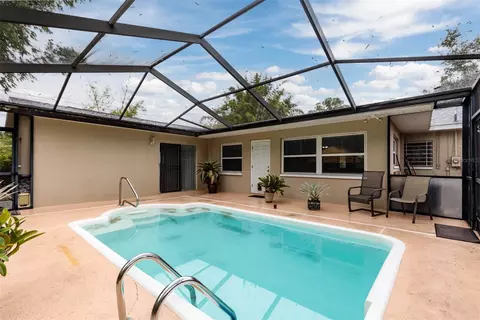 9042 78th Ave, Seminole, FL 33777